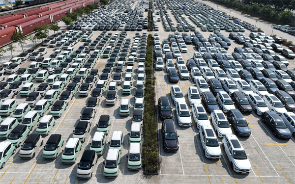 Chinas neue Energiefahrzeuge beschleunigen ihren Einstieg in den Markt für den Nahen Osten, wobei die Intelligenz und die Lokalisierung zu Schlüsselfaktoren werden.